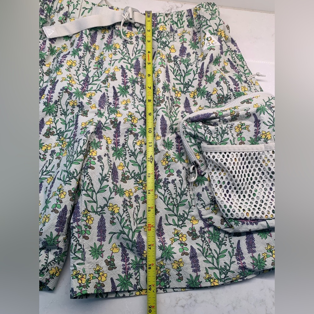 NWOT NIKE ACG Snowgrass Cream Floral Men's Cargo Shorts Size M - Picture 13 of 16